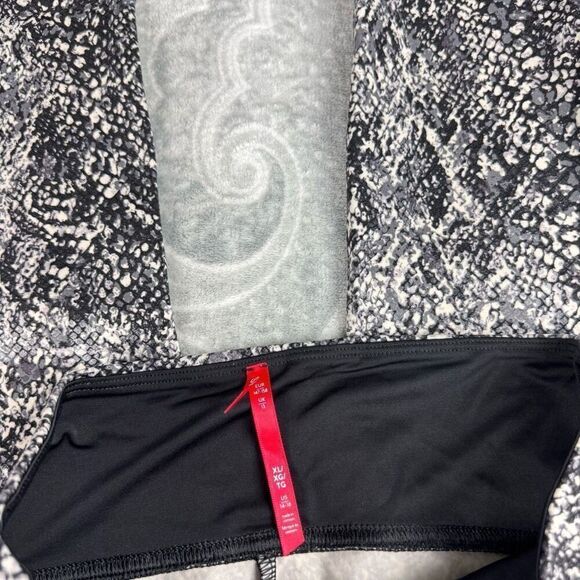 Womens Spanx Faux Leather Snake Shine Leggings - Picture 4 of 4